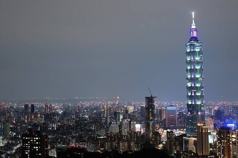 象山步道：夜幕下的象山观景台