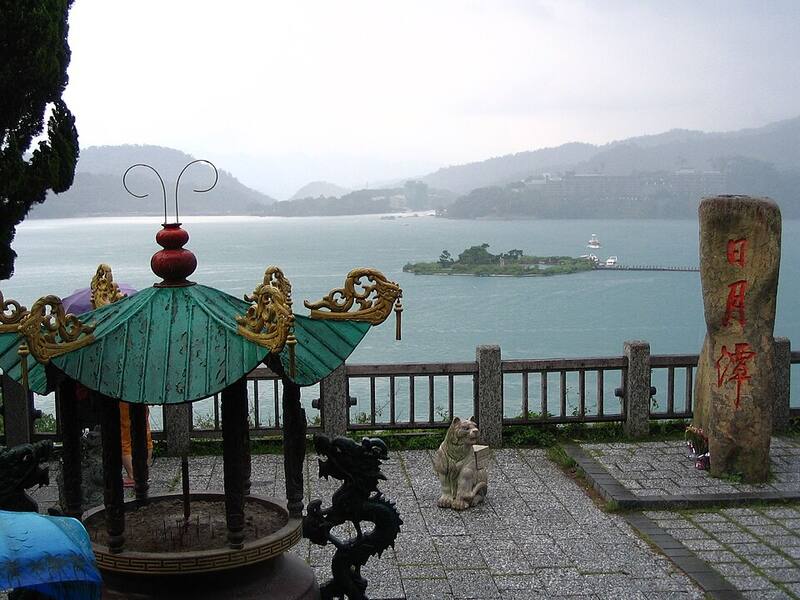 玄光寺：寺前眺望日月潭